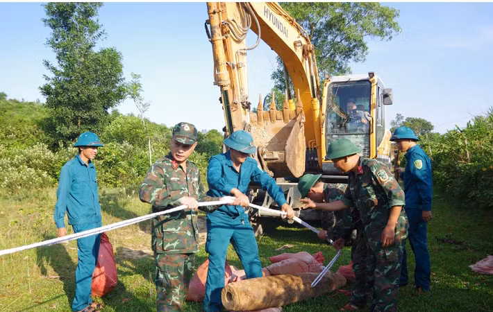Huỷ nổ thành công 2 quả bom “khủng” ở Hà Tĩnh