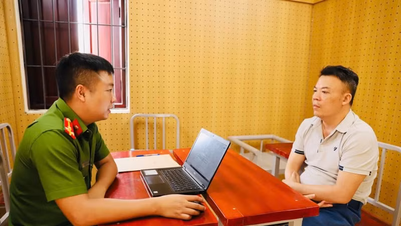 Khởi tố đối tượng giả danh lãnh đạo để lừa đảo chiếm đoạt tài sản