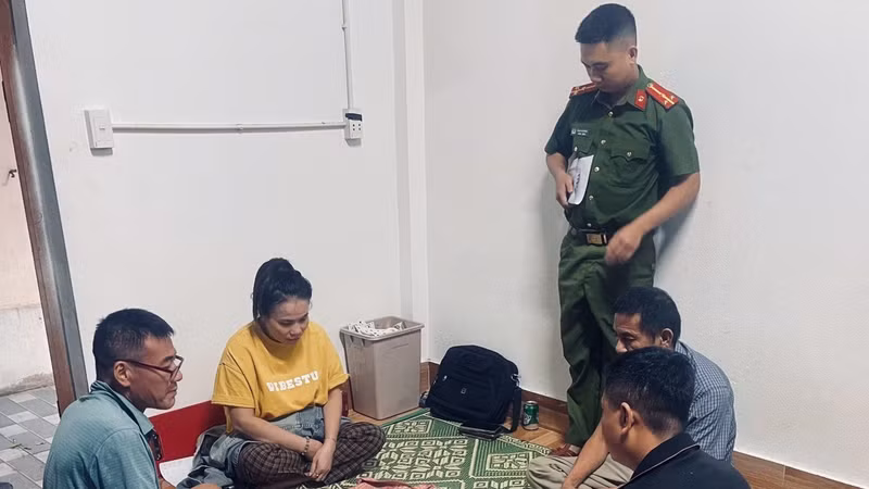 Đột kích sới bạc, bắt giữ 4 đối tượng ở Quảng Trị