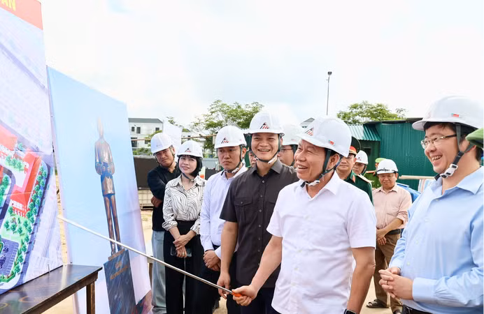 Phó Thủ tướng Lê Tiến Châu kiểm tra tiến độ các công trình trọng điểm ở Quảng Trị