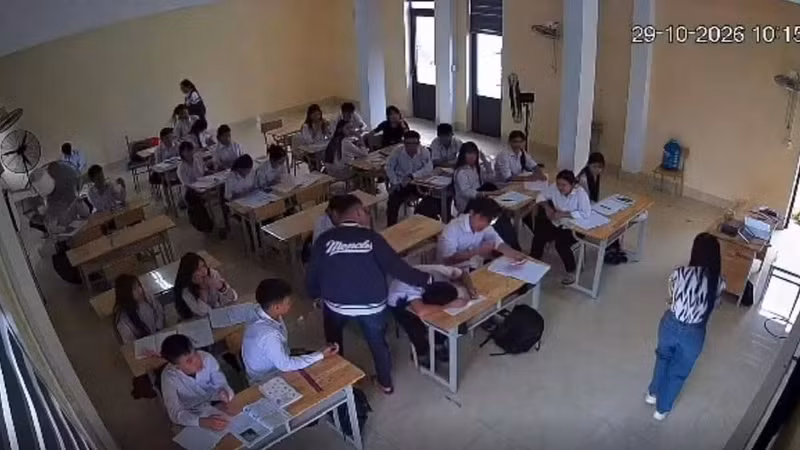 Nam sinh bị bạn cùng lớp đánh thủng màng nhỉ ở Hà Tĩnh