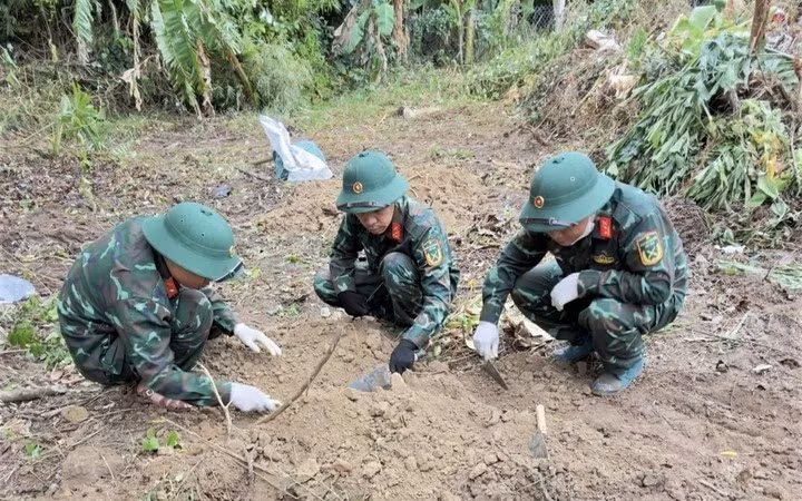Phát hiện 4 hài cốt liệt sỹ cùng nhiều di vật ở Quảng Trị