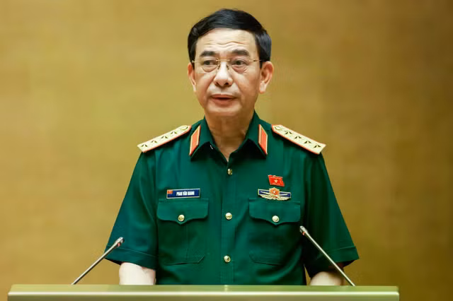 pho-thu-tuong-bo-truong-bo-quoc-phong-dai-tuong-phan-van-giang-vu-khi-huy-diet-hang-loat-1508.jpg
