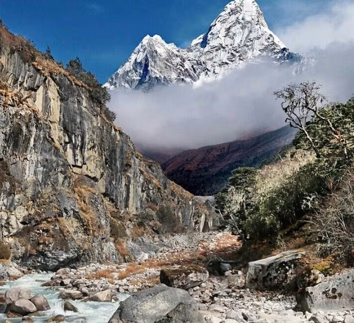 Nepal, tên chính thức là Cộng hoà Dân chủ Liên bang Nepal, là một quốc gia ở Nam Á. Đất nước Nepal đa dạng về địa lý, có 8 trong số 10 ngọn núi cao nhất thế giới. Ảnh: LHN.