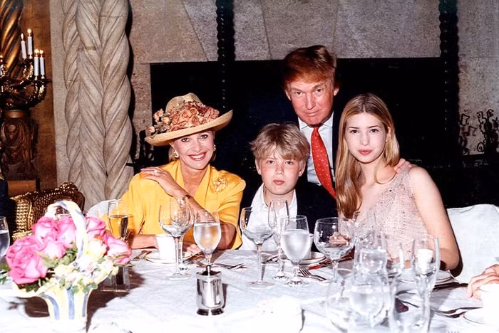 Ông Trump nổi tiếng quen biết nhiều người mẫu. Người vợ đầu tiên của ông, bà Ivana, từng là người mẫu thời trang. Ông Trump và bà Ivana có với nhau 3 người con chung là Donald Jr., Ivanka, và Eric.