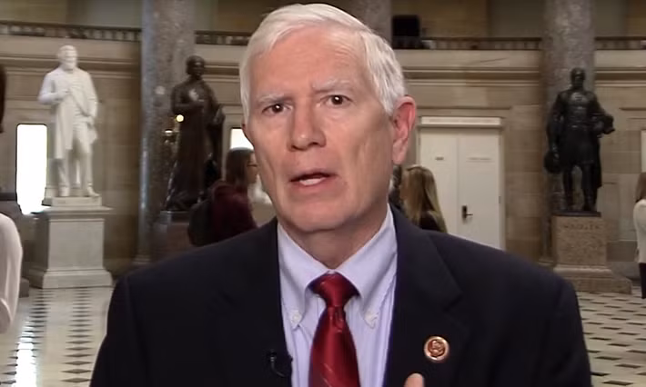 Hạ nghị sĩ Mo Brooks sinh ngày 29/4/1954 tại Charleston, South Carolina, sau đó chuyển tới Huntsville, bang Alabama, vào năm 1963. Cha ông là một kỹ sư điện còn mẹ ông là giáo viên. Ảnh: AR.