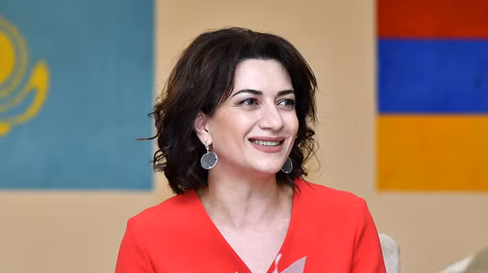 Bà Hakobyan sinh ngày 1/2/1978, tốt nghiệp trường Đại học Yerevan, Armenia. Sau khi tốt nghiệp, bà bắt đầu làm phóng viên. Ảnh: mediaadvocate.am.