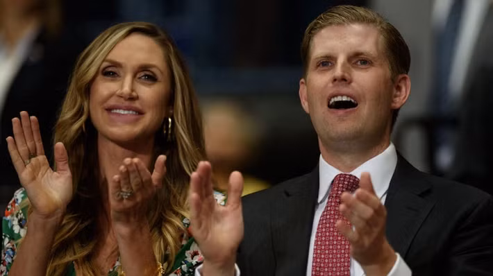 Con dâu thứ của Tổng thống Trump được mô tả là người phụ nữ xinh đẹp, tài năng và là ứng viên sáng giá nếu chạy đua vào Thượng viện Mỹ năm 2022. Ảnh: Lara và chồng, Eric Trump. Ảnh: Getty.