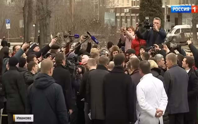 Theo Sputnik, ngày 6/3, Tổng thống Putin đã có chuyến thăm thành phố Ivanovo, cách thủ đô Moscow gần 500 km về phía đông, và gặp gỡ, trò chuyện cùng người dân địa phương. Ảnh chụp màn hình.