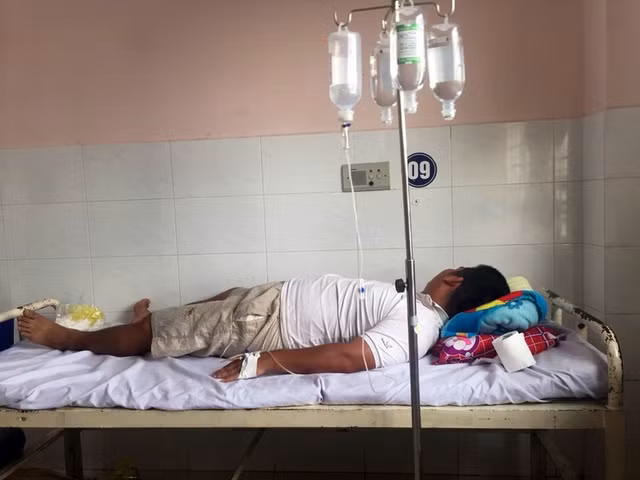 Bị án uống thuốc tự tử đã được đưa đi chấp hành án Bi an uong thuoc tu tu da duoc dua di chap hanh an