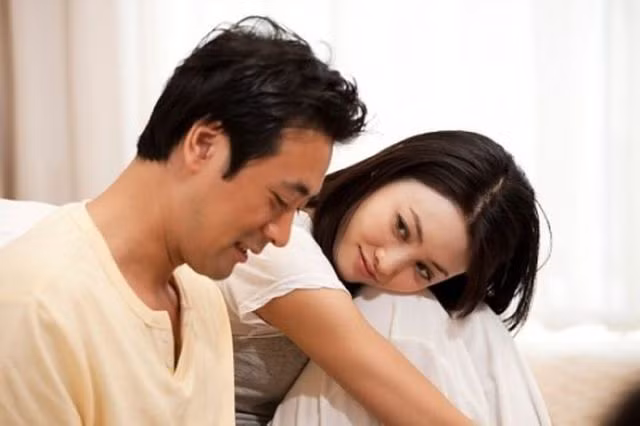 Hãy quyến rũ gợi cảm trong phòng the để chồng không tơ tưởng gái ngoài - Hình 3 Hay quyen ru goi cam trong phong the de chong khong to tuong gai ngoai-Hinh-3