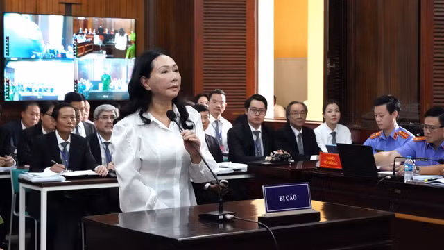 Ngày đầu tiên ra tòa, đại gia chiếm đoạt hơn 304.000 tỷ đồng khai gì? Ngay dau tien ra toa, dai gia chiem doat hon 304.000 ty dong khai gi?