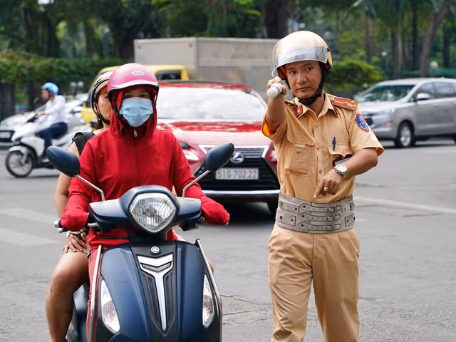 Nguoi Sai Gon chay xe nguoc chieu thanh doan-Hinh-2