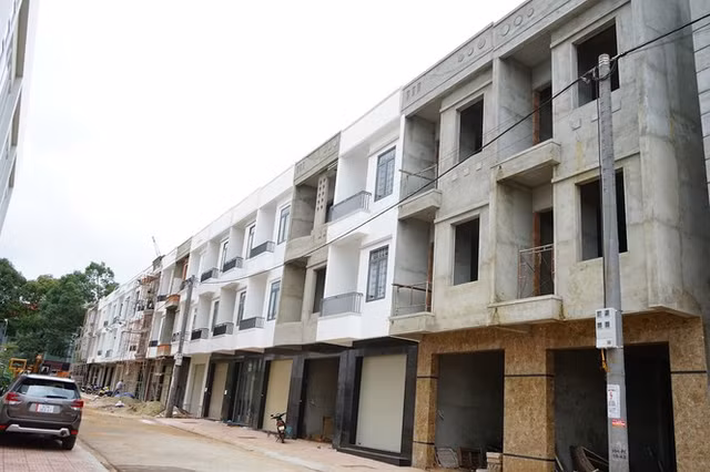 Xẻ 'đất vàng' làm nhà trái phép ở Đắk Lắk: Bất lực hay bao che? - Hình 2 Xe 'dat vang' lam nha trai phep o Dak Lak: Bat luc hay bao che?-Hinh-2