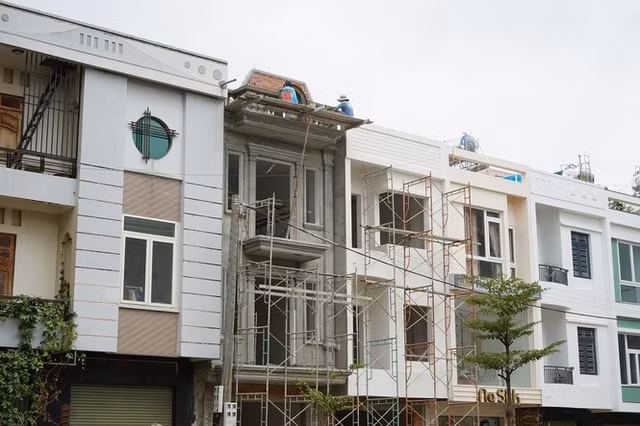 Xẻ 'đất vàng' làm nhà trái phép ở Đắk Lắk: Bất lực hay bao che? Xe 'dat vang' lam nha trai phep o Dak Lak: Bat luc hay bao che?