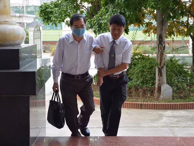 Cuu Bo truong Cong Thuong Vu Huy Hoang duoc giam 1 nam tu