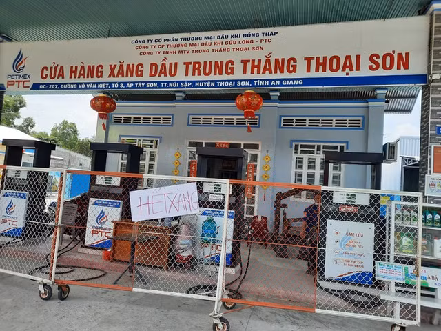 Vi sao hang loat dai ly xang dau 'cua dong then cai'?