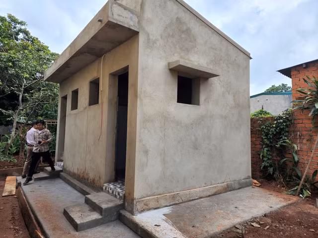 Lập đoàn kiểm tra việc xây hàng loạt nhà vệ sinh 200 triệu đồng/căn Lap doan kiem tra viec xay hang loat nha ve sinh 200 trieu dong/can