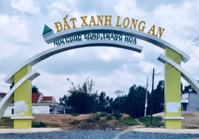 Khởi tố vợ chồng giám đốc Công ty Đất Xanh Long An Khoi to vo chong giam doc Cong ty Dat Xanh Long An