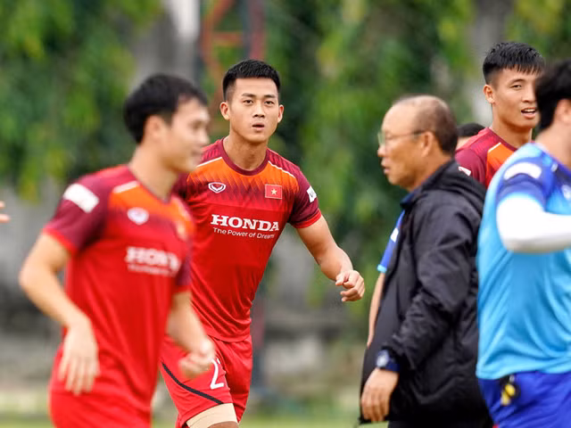 Sau 6 nam moi len tuyen, tien dao Ha Minh Tuan lai bi ong Park loai