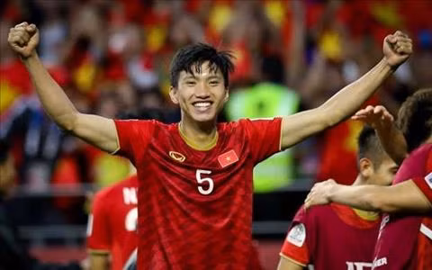 Qua Hà Lan chơi bóng, Đoàn Văn Hậu nhận lương cao hơn sếp ngân hàng Qua Ha Lan choi bong, Doan Van Hau nhan luong cao hon sep ngan hang