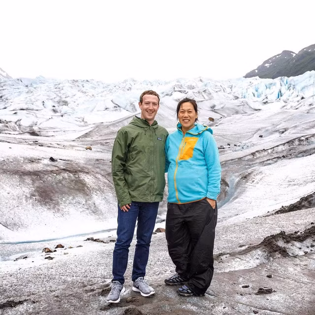 Vo chong sieu ty phu Mark Zuckerberg: Ben ngoai don gian ben trong xa hoa-Hinh-5
