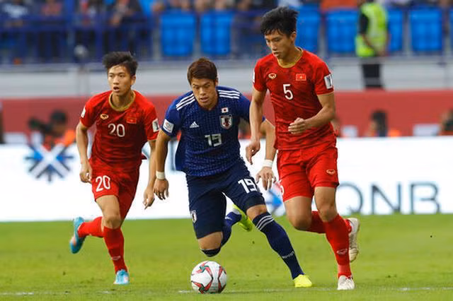 Đoàn Văn Hậu sang Hà Lan, có thể chạm trán Ajax ở trận đấu đầu tiên Doan Van Hau sang Ha Lan, co the cham tran Ajax o tran dau dau tien