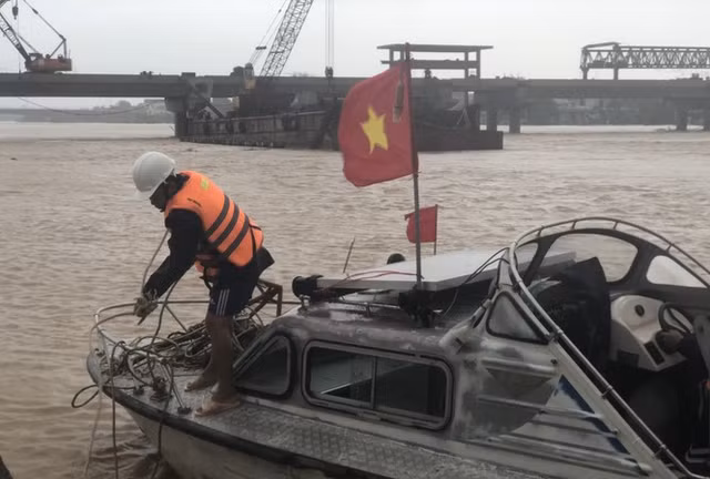Bão số 8 đổ bộ đêm nay, bão số 9 vào Biển Đông đêm mai Bao so 8 do bo dem nay, bao so 9 vao Bien Dong dem mai