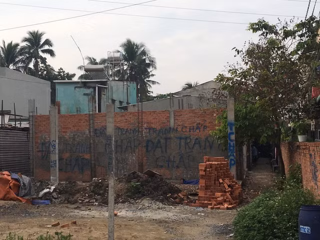 Truy tìm giám đốc 9X của King Home Land vẽ dự án 'ma' thu lợi hơn 20 tỷ Truy tim giam doc 9X cua King Home Land ve du an 'ma' thu loi hon 20 ty