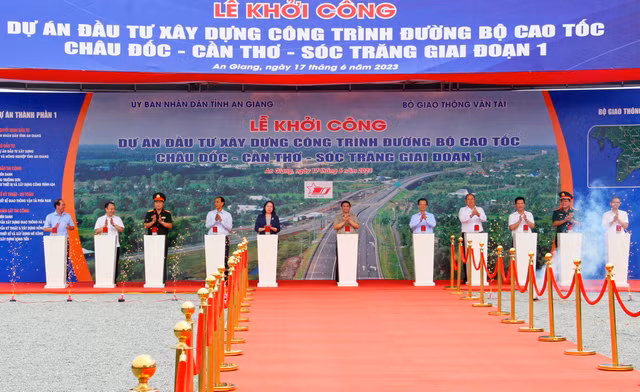 Thủ tướng: Cao tốc sẽ mở ra không gian phát triển mới cho vùng ĐBSCL - Hình 2 Thu tuong: Cao toc se mo ra khong gian phat trien moi cho vung DBSCL-Hinh-2