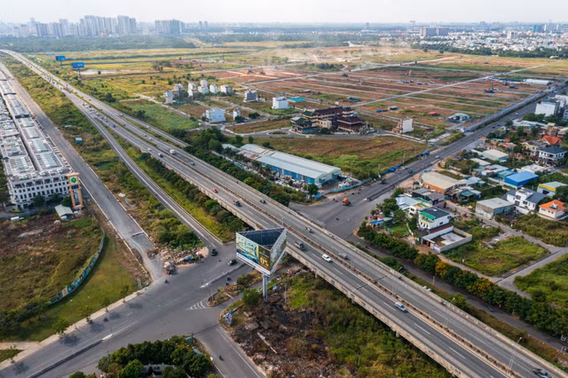 Giá đất nền tăng nhanh, có nơi lên tới 200 triệu đồng/m2 Gia dat nen tang nhanh, co noi len toi 200 trieu dong/m2