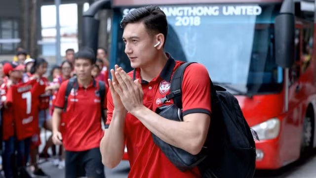 Van Lam noi gi voi bao gioi Thai Lan truoc them vong loai World Cup?