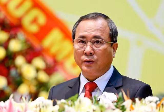 Bo Chinh tri de nghi xem xet ky luat Bi thu Tinh uy Binh Duong