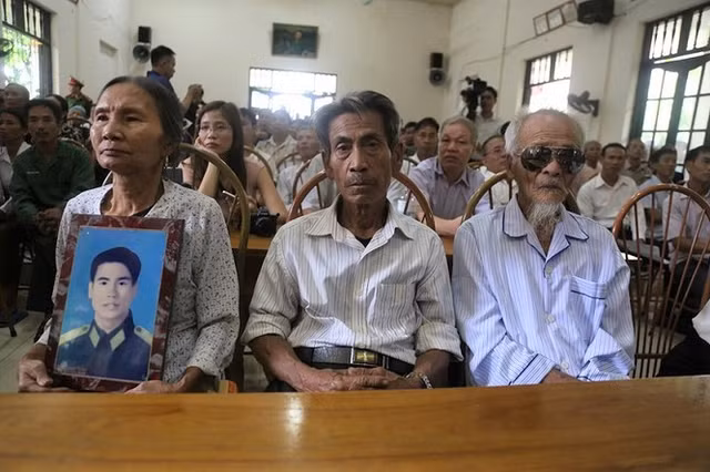 2 anh em bi khoi to oan toi giet nguoi gan 40 nam doi boi thuong 38 ty dong