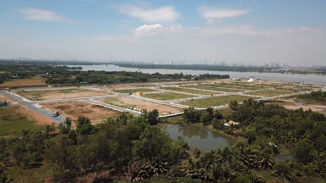 Bị ngân hàng huỷ bảo lãnh, chủ đầu tư King Bay nói 'do khách hàng đã làm đơn tố cáo, đưa thông tin xấu' Bi ngan hang huy bao lanh, chu dau tu King Bay noi 'do khach hang da lam don to cao, dua thong tin xau'