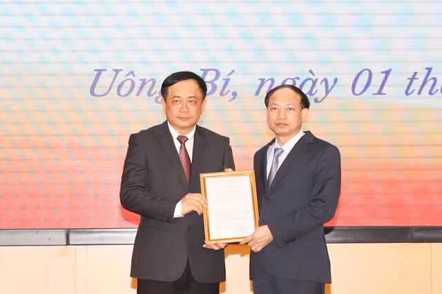 Quảng Ninh điều động, bổ nhiệm nhiều cán bộ - Hình 4 Quang Ninh dieu dong, bo nhiem nhieu can bo-Hinh-4