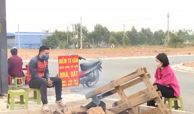 Doanh nghiep BDS van ram ro huy dong von du nhu cau mua nha dat giam manh