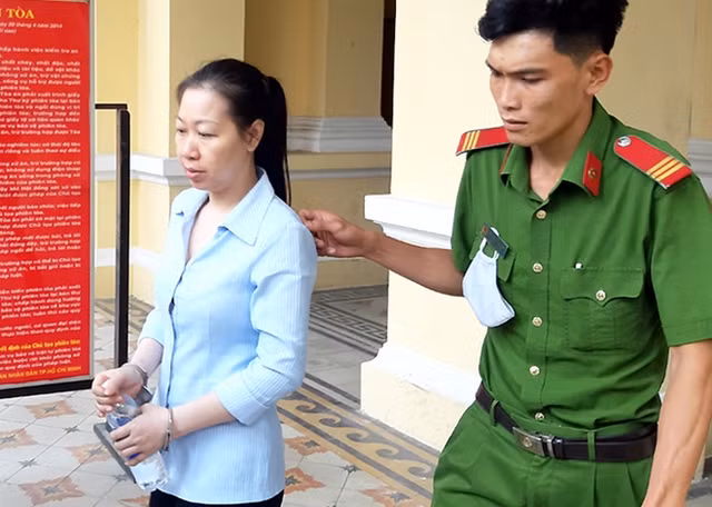 Cuu giam doc GPBank TP HCM lay tien ngan hang tieu xai lanh 14 nam tu