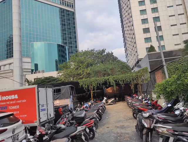 Cận cảnh khu 'đất vàng' hơn 6.000 m2 rơi vào tay tư nhân ở TPHCM - Hình 4 Can canh khu 'dat vang' hon 6.000 m2 roi vao tay tu nhan o TPHCM-Hinh-4