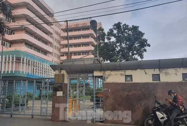 Tiếp viên hàng không Vietnam Airlines làm lây bệnh COVID-19 bị khởi tố Tiep vien hang khong Vietnam Airlines lam lay benh COVID-19 bi khoi to
