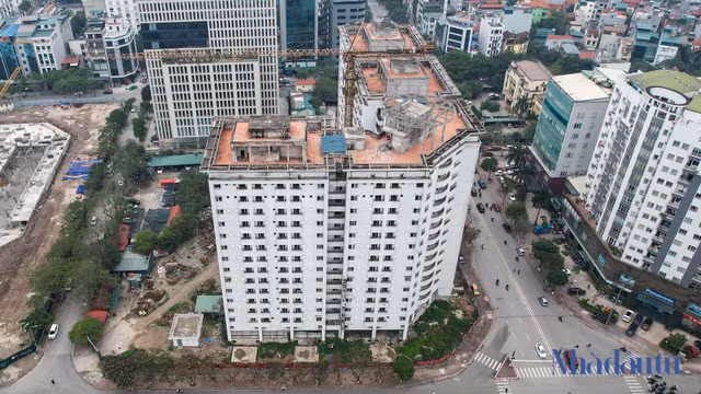 Nhà tái định cư bỏ hoang ôm 'đất vàng' Hà Nội hơn 1 thập kỷ - Hình 10 Nha tai dinh cu bo hoang om 'dat vang' Ha Noi hon 1 thap ky-Hinh-10