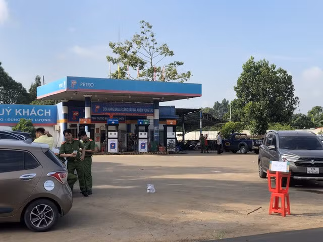Công an BR-VT đang phong tỏa, khám xét cây xăng Gia Khiêm - Hình 2 Cong an BR-VT dang phong toa, kham xet cay xang Gia Khiem-Hinh-2