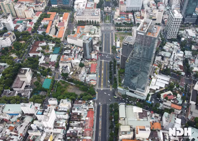 Chi tiết 2 dự án bỏ hoang hàng chục năm, cỏ mọc um tùm trên đất vàng giữa TP HCM - Hình 2 Chi tiet 2 du an bo hoang hang chuc nam, co moc um tum tren dat vang giua TP HCM-Hinh-2