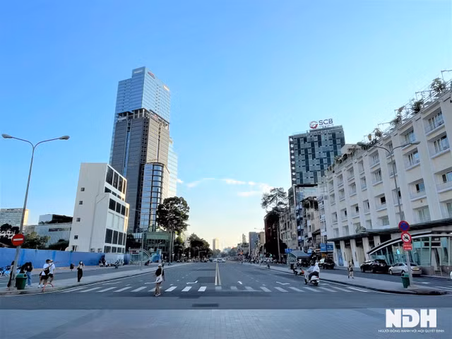 Chi tiết 2 dự án bỏ hoang hàng chục năm, cỏ mọc um tùm trên đất vàng giữa TP HCM Chi tiet 2 du an bo hoang hang chuc nam, co moc um tum tren dat vang giua TP HCM