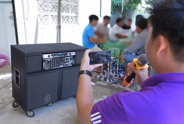 Karaoke loa kéo đại náo khu dân cư Karaoke loa keo dai nao khu dan cu