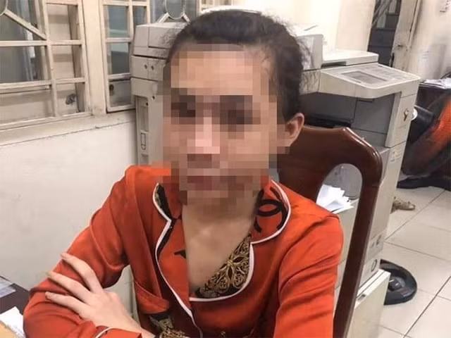 Nữ quái 'chị hiểu hông' bị bắt khi cùng đồng bọn đi cướp ở Sài Gòn Nu quai 'chi hieu hong' bi bat khi cung dong bon di cuop o Sai Gon