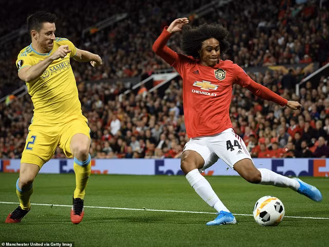 MU thắng nhọc trận ra quân Europa League với bàn thắng của chú nhóc 18 tuổi - Hình 2 MU thang nhoc tran ra quan Europa League voi ban thang cua chu nhoc 18 tuoi-Hinh-2