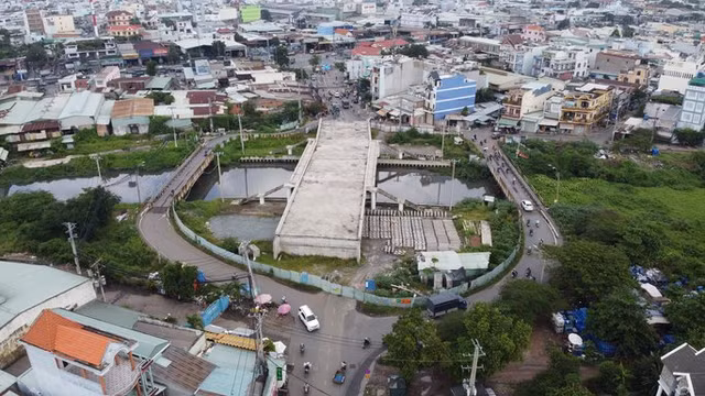 Gần 500 tỷ đồng tái khởi động cầu Tân Kỳ - Tân Quý sau 4 năm 'trùm mền' Gan 500 ty dong tai khoi dong cau Tan Ky - Tan Quy sau 4 nam 'trum men'
