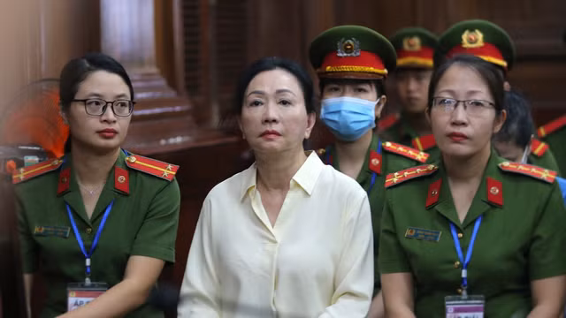 Vì sao bà Trương Mỹ Lan bị VKS đề nghị 'loại bỏ khỏi xã hội' Vi sao ba Truong My Lan bi VKS de nghi 'loai bo khoi xa hoi'