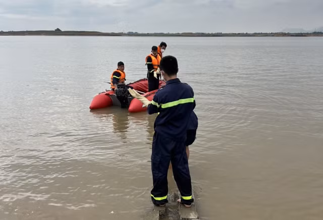 Người đàn ông để lại thư tuyệt mệnh '11 năm đi 2 miếng đất' rồi tự tử Nguoi dan ong de lai thu tuyet menh '11 nam di 2 mieng dat' roi tu tu